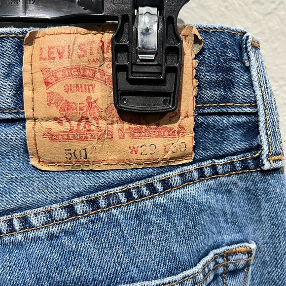 Levi's Men's Straight Blue Jeans 501 Size 29x30 EUC Raw Hem Button Fly - Picture 3 of 3